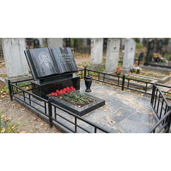 Гранитный памятник в виде книги