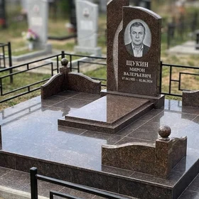 Гранитный памятник