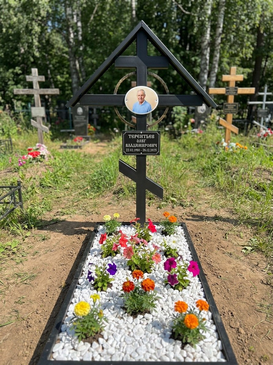 Портрет на памятнике во Владивостоке — Крупный овал на кресте, портрет по грудь